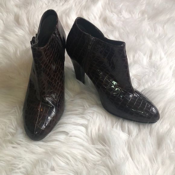 Spiegel Ankle Booties - Picture 1 of 7